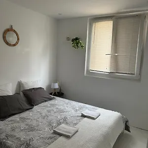 Privat In Private Security With Free Parking, 1 Minute From Tramway, 9 Minutes From De Center, Accessible Transports Séjour chez l'habitant
